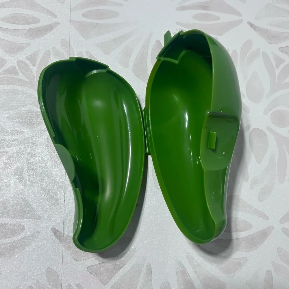 Tupperware Green Pepper Chili Keeper Container